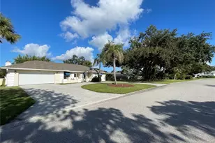 3819 Countryside Ln, Sarasota, FL 34233 - Photo 8