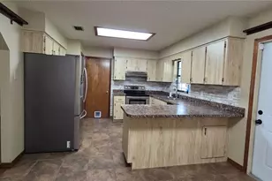 40116 Parkinsonia St, Lady Lake, FL 32159 - Photo 4