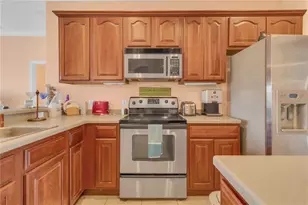 2620 Meadow View Ct, Kissimmee, FL 34746 - Photo 6