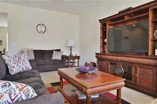 2510 Middleton Grove Dr, Brandon, FL 33511 - Photo 2