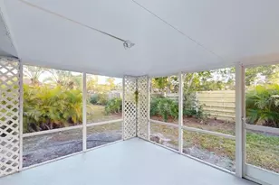 2275 Pine View Cir, Sarasota, FL 34231 - Photo 18