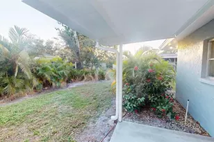 2275 Pine View Cir, Sarasota, FL 34231 - Photo 6