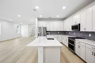 17829 Broadleaf Loop, Venice, FL 34293 - Photo 4