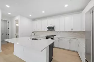 17823 Broadleaf Loop, Venice, FL 34293 - Photo 4