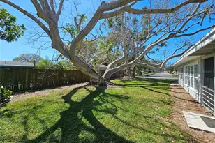 3000 Browning St, Sarasota, FL 34237 - Photo 14