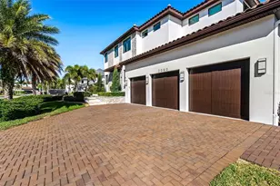 2060 Illinois Ave NE, Saint Petersburg, FL 33703 - Photo 14