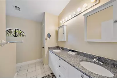 2185 Cork Oak Street E, Sarasota, FL 34232 - Photo 4