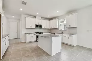18135 Cherished Loop, Lakewood Ranch, FL 34211 - Photo 2