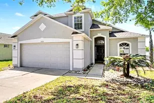 7533 Merchantville Cir, Zephyrhills, FL 33540 - Photo 2