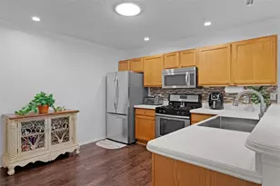 17431 SE 93rd Retford Terrace, The Villages, FL 32162 - Photo 2