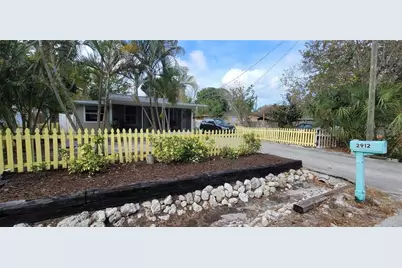 2912 Hawthorne Street, Sarasota, FL 34239 - Photo 2