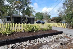 2912 Hawthorne St, Sarasota, FL 34239 - Photo 2