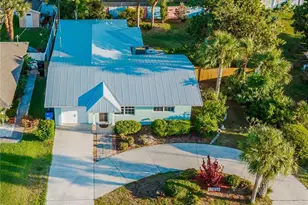 316 Alba St E, Venice, FL 34285 - Photo 2