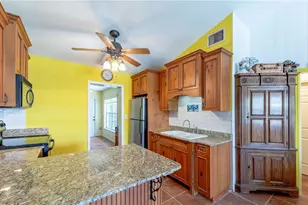 316 Alba St E, Venice, FL 34285 - Photo 4
