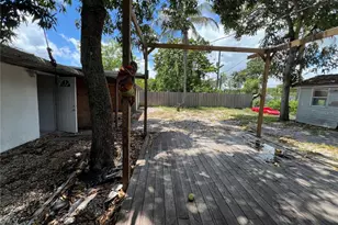 845 NW 130th St, North Miami, FL 33168 - Photo 10