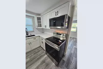 4843 Camphor Avenue, Sarasota, FL 34231 - Photo 4