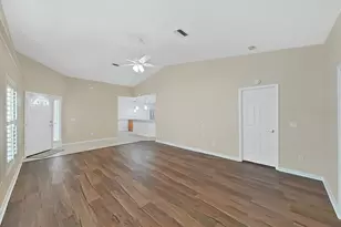 6122 Gentle Ben Cir, Wesley Chapel, FL 33544 - Photo 8