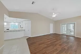 6122 Gentle Ben Cir, Wesley Chapel, FL 33544 - Photo 6