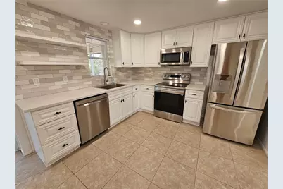 8820 Pohoy Avenue, Sarasota, FL 34231 - Photo 2