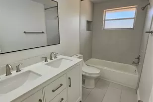 8820 Pohoy Ave, Sarasota, FL 34231 - Photo 18