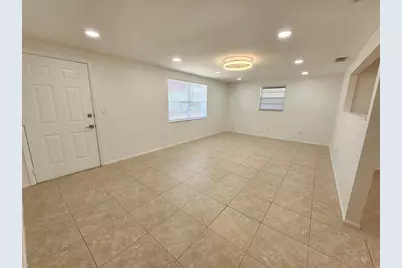 8820 Pohoy Avenue, Sarasota, FL 34231 - Photo 6