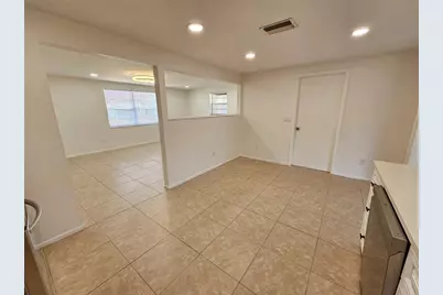 8820 Pohoy Avenue, Sarasota, FL 34231 - Photo 4
