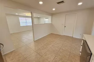 8820 Pohoy Ave, Sarasota, FL 34231 - Photo 4