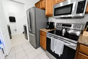 8335 38th St Cir E, Sarasota, FL 34243 - Photo 6