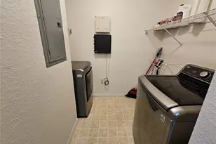8335 38th St Cir E, Sarasota, FL 34243 - Photo 14