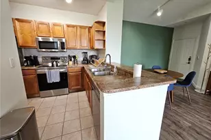 8335 38th St Cir E, Sarasota, FL 34243 - Photo 4