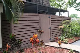 15202 E Pond Woods Dr, Tampa, FL 33618 - Photo 2