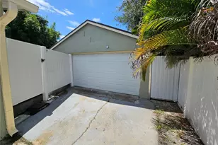 2436 Arapaho St, Sarasota, FL 34231 - Photo 32