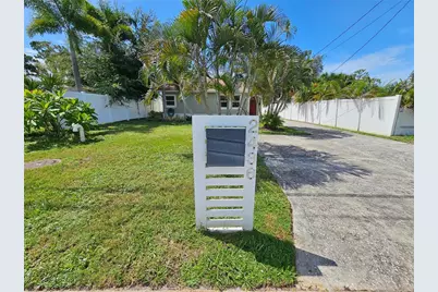 2436 Arapaho Street, Sarasota, FL 34231 - Photo 2