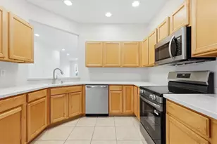 3750 Parkridge Cir, Sarasota, FL 34243 - Photo 14
