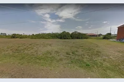 2733 NE 5th Place, Cape Coral, FL 33909 - Photo 2