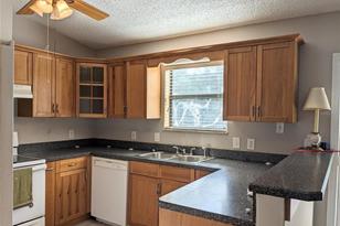 918 Cannes Dr - Photo 10