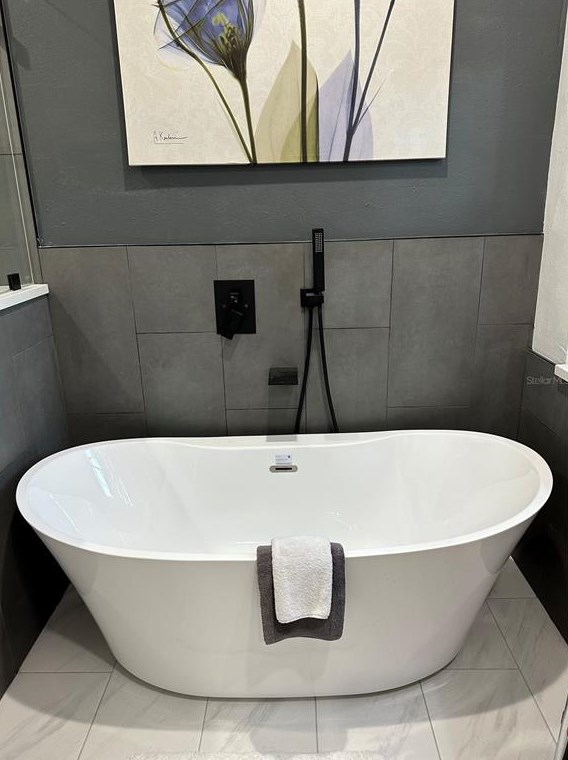 717 Ridgewood Ave, Deland FL  32720-2644 exterior