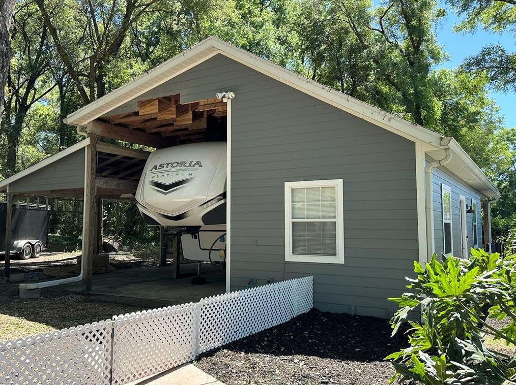 717 Ridgewood Ave, Deland FL  32720-2644 exterior