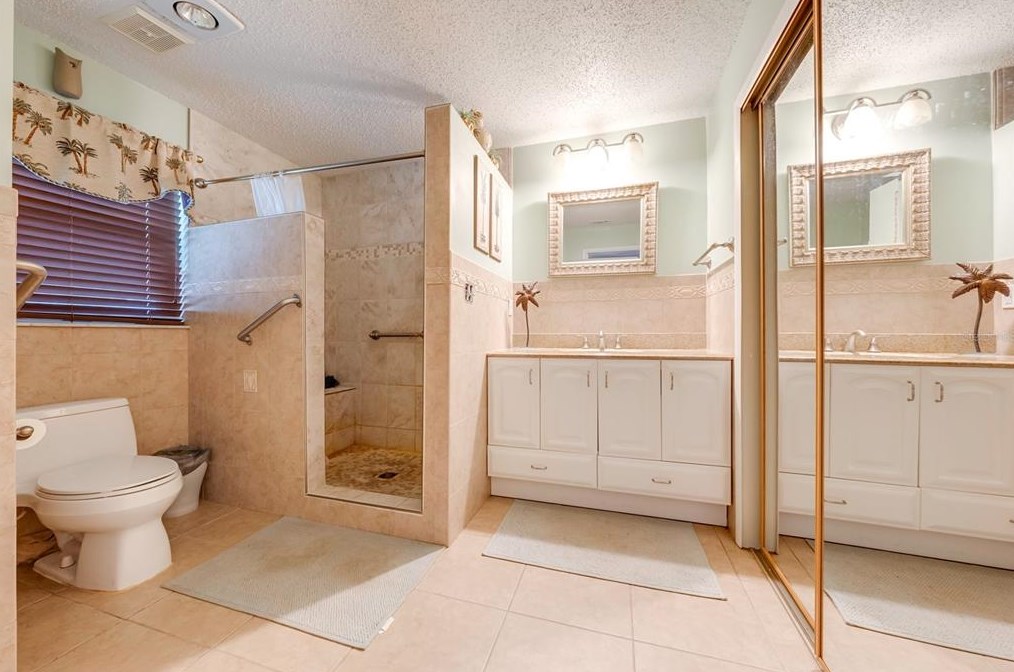 1434 Paula Dr, Apopka FL  32703-7423 exterior