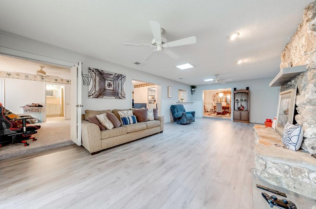 1434 Paula Dr, Apopka FL  32703-7423 exterior