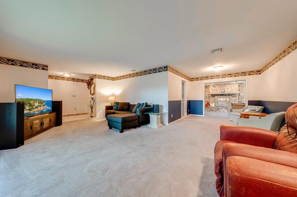 1434 Paula Dr, Apopka FL  32703-7423 exterior