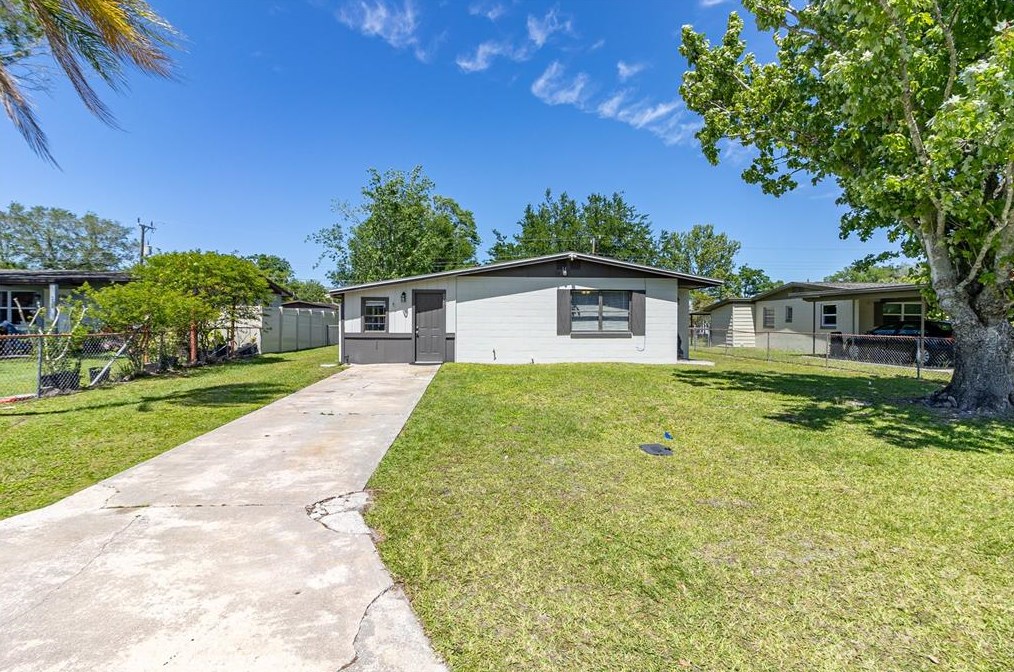 208 Palm Pl, Sanford, FL 32773