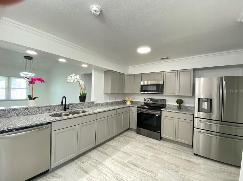 1525 Colony Ave, Kissimmee FL  34744-4013 exterior