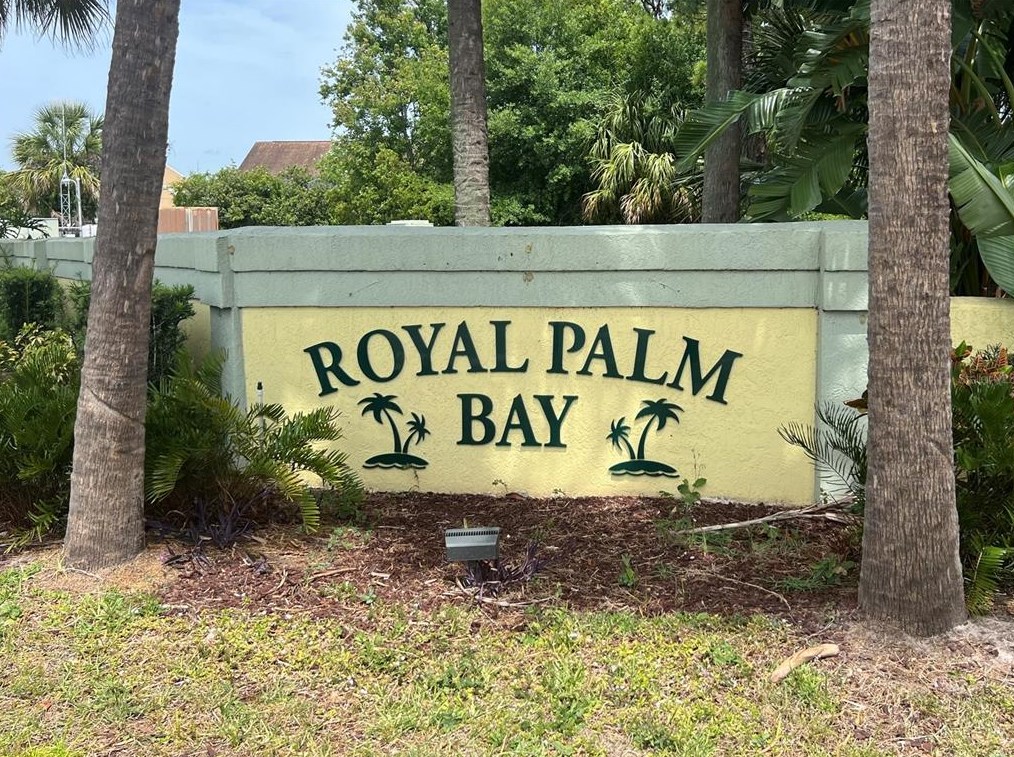 2009 Royal Bay Blvd, Kissimmee FL  34746-5468 exterior