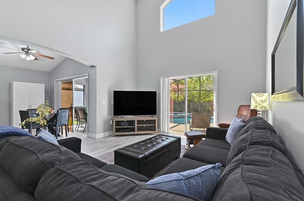 985 Lk Berkley Dr, Kissimmee FL  34746-6122 exterior