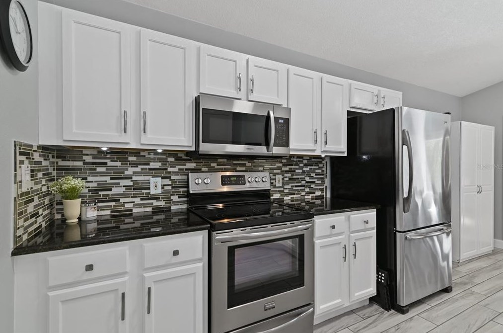 985 Lk Berkley Dr, Kissimmee FL  34746-6122 exterior