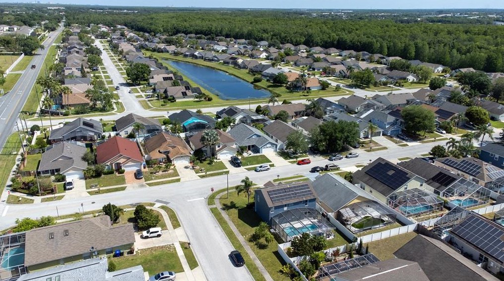 4304 Creekside Blvd, Kissimmee FL  34746-6044 exterior