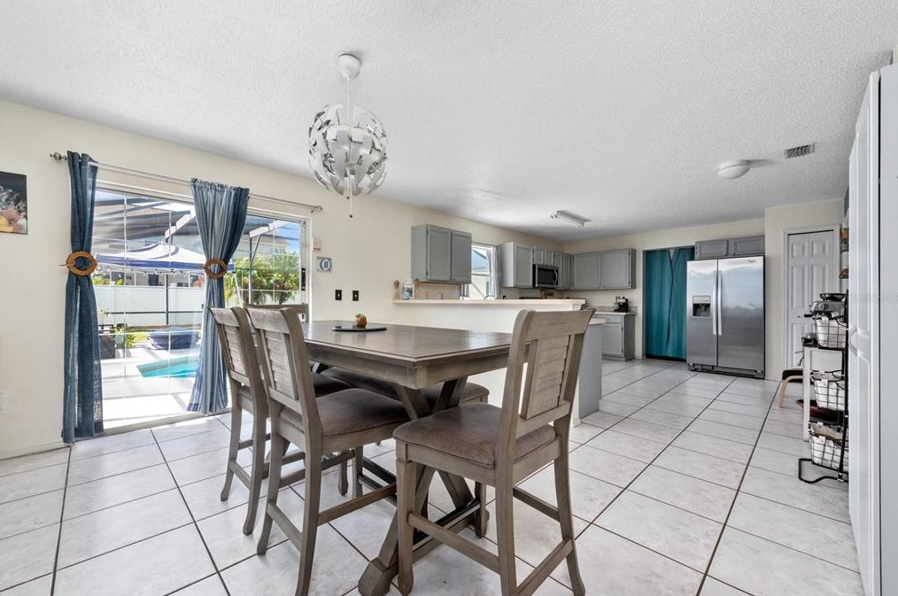 4304 Creekside Blvd, Kissimmee FL  34746-6044 exterior