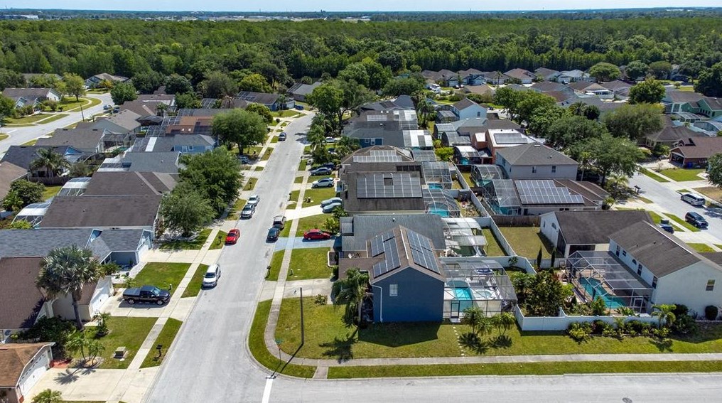 4304 Creekside Blvd, Kissimmee FL  34746-6044 exterior