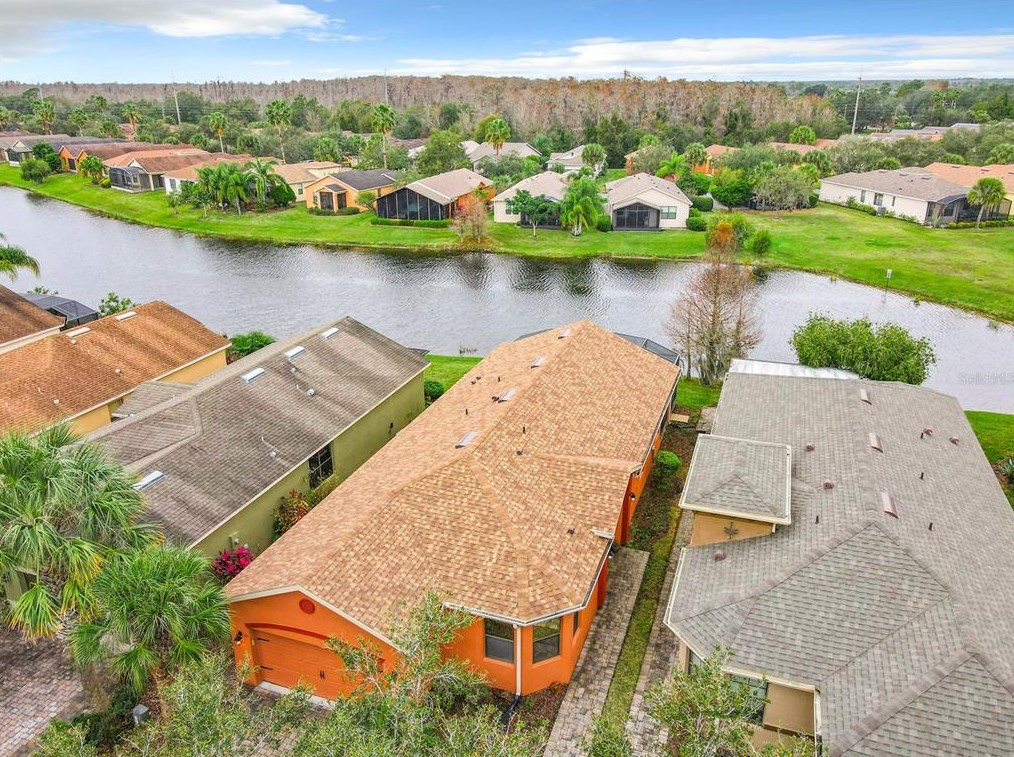 697 Grand Canal Dr, Kissimmee, FL 34759